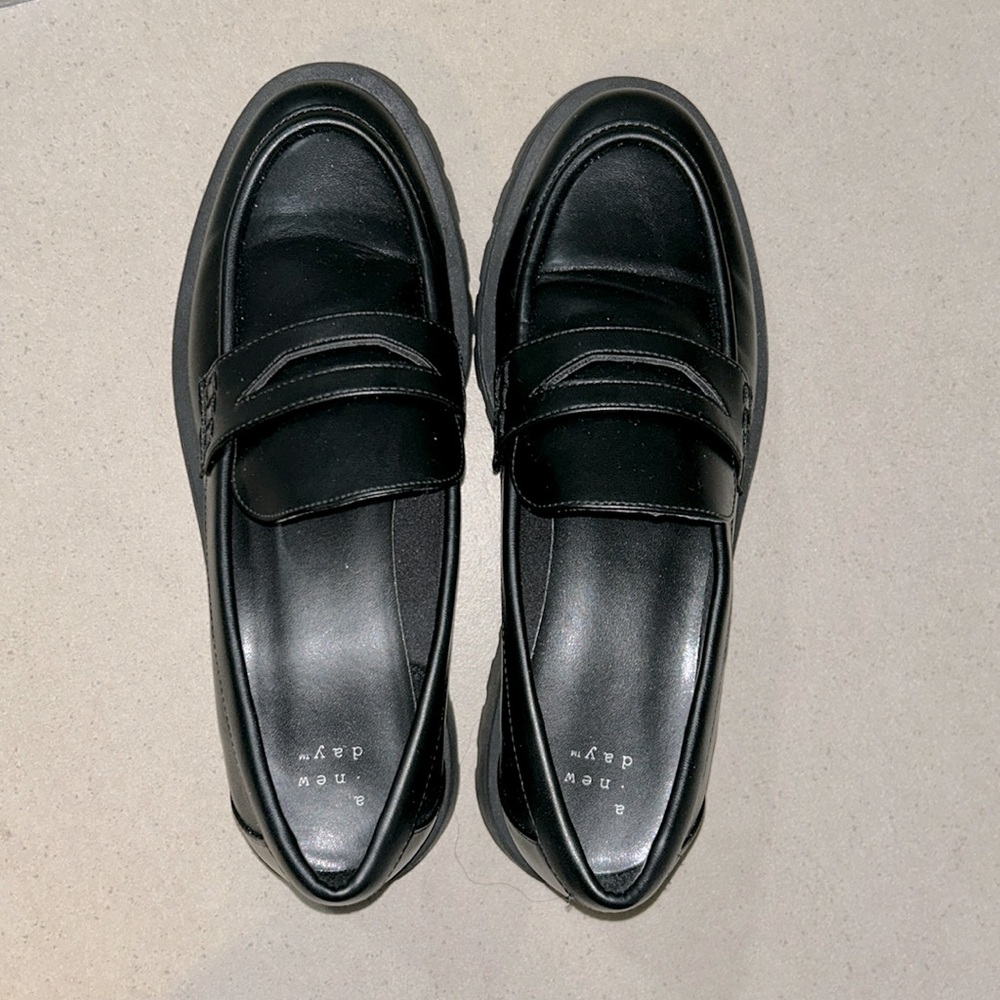 Black Professional/Casual Black Closed-Toe Shoe
